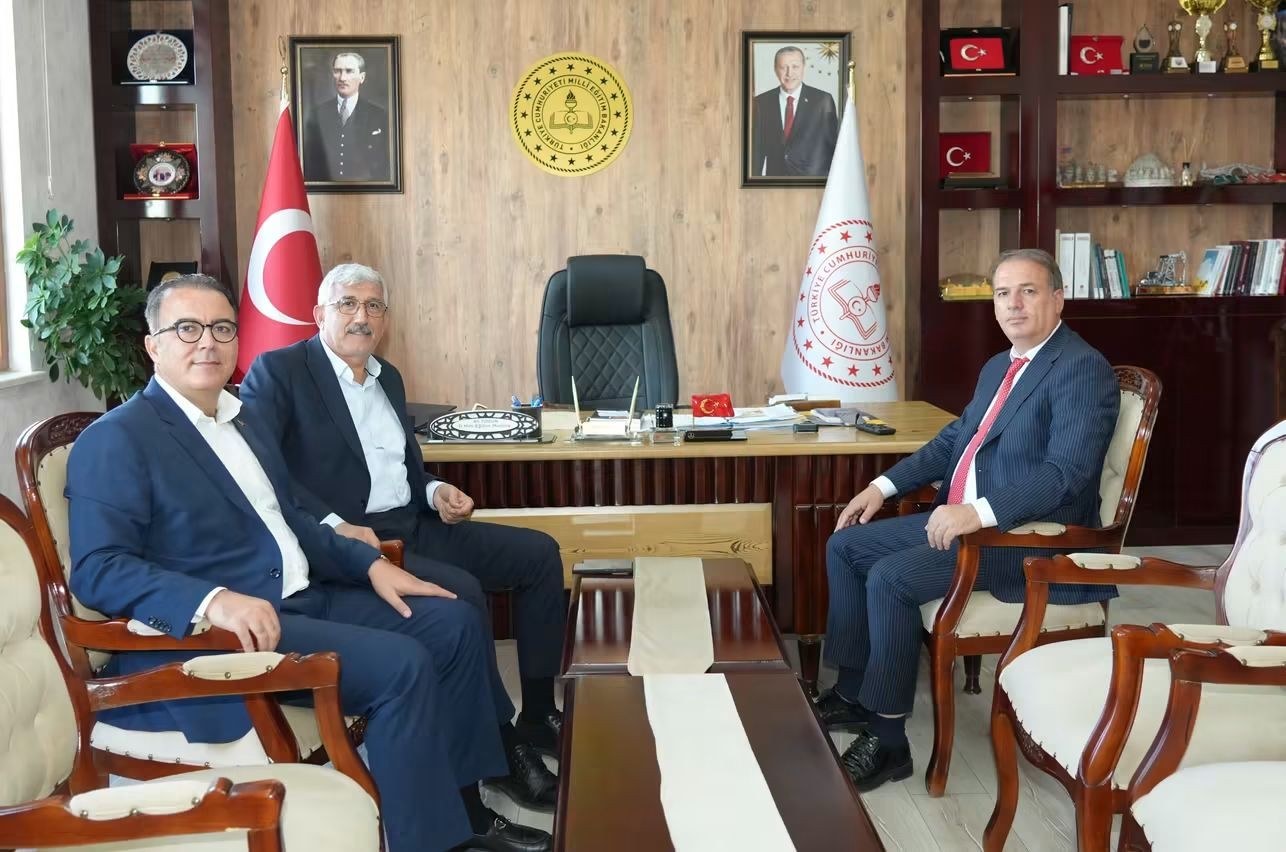 Belediye Başkanları Hallaç ve Fırat İl Millî Eğitim Müdürü Tosun'u Ziyaret Etti