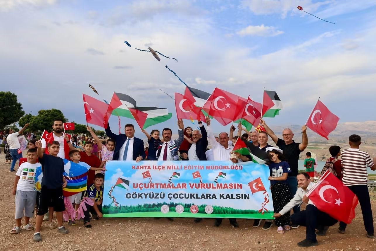 Kahta'da Filistinli Çocuklar İçin Uçurtma Etkinliği Düzenlendi