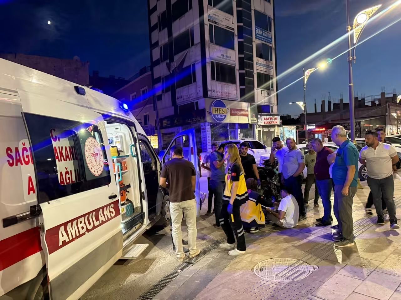 Adıyaman'da Motosiklet ve Otomobil Çarpıştı