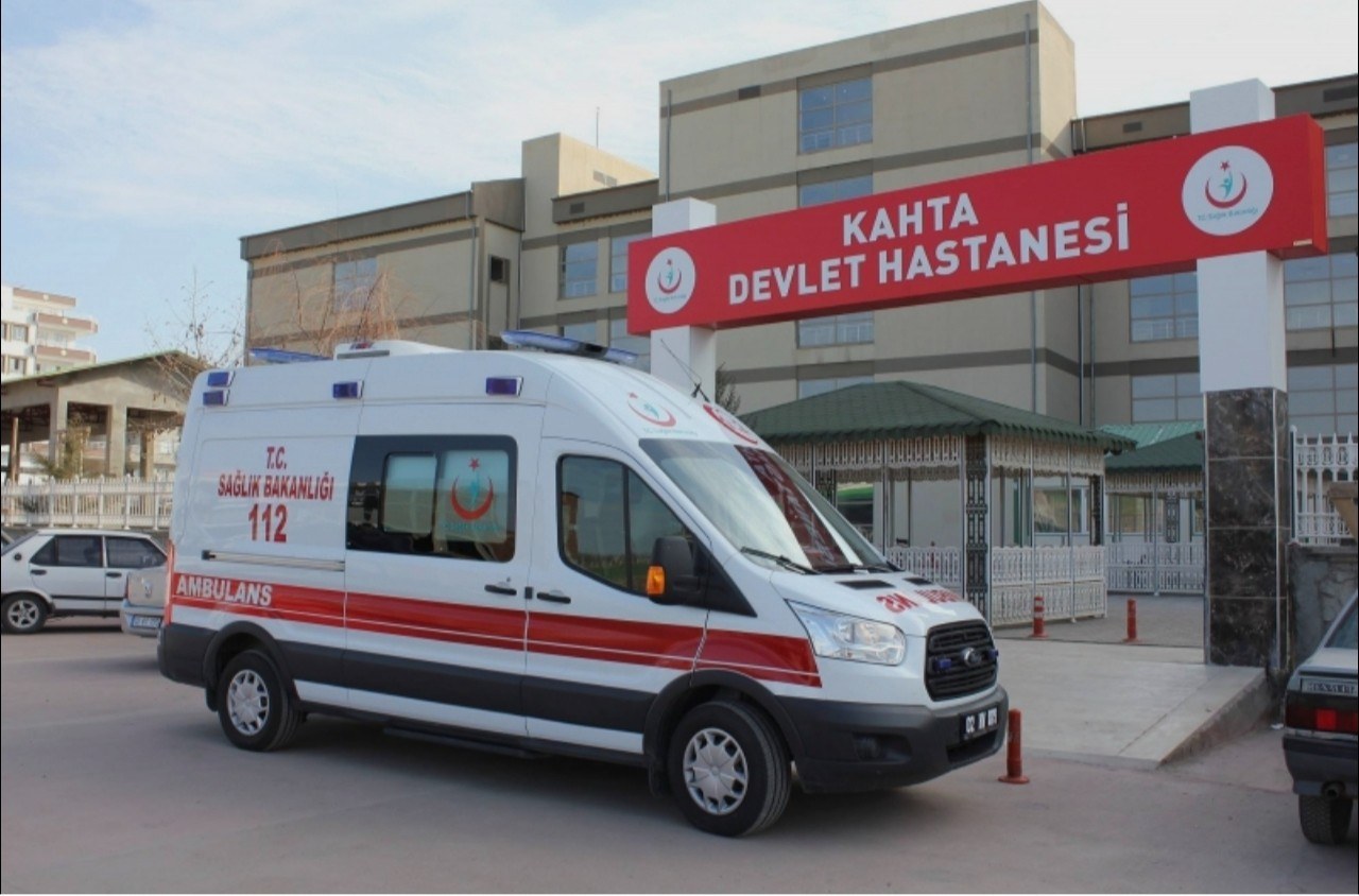 Kahta'da Bıçaklı Kavga Bir Kişi Yaralandı