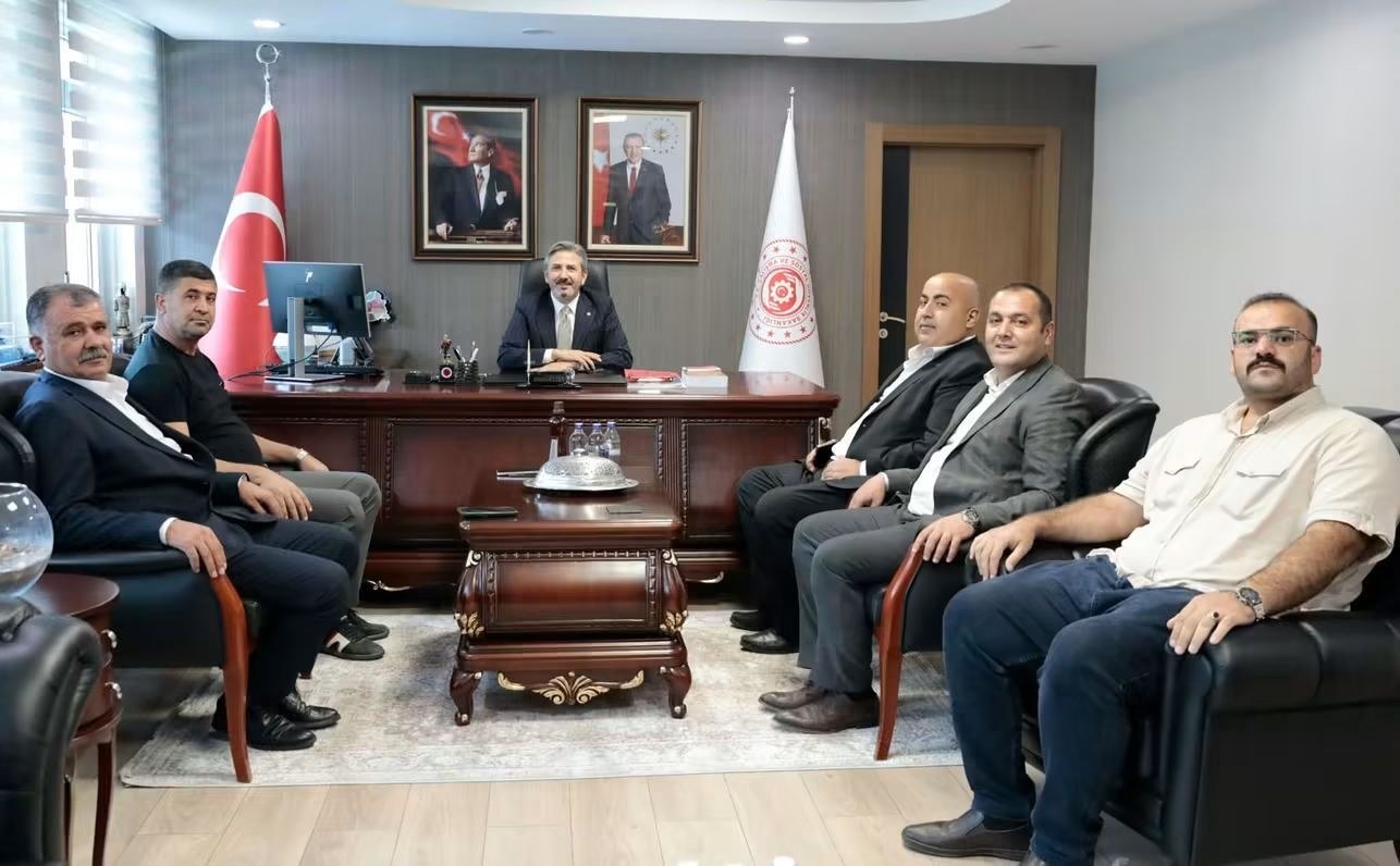 Bakan Yardımcısın Ahmet Aydın MHP Kahta İlçe Başkanı Haşim Turan ve Beraberindekileri Konuk Etti