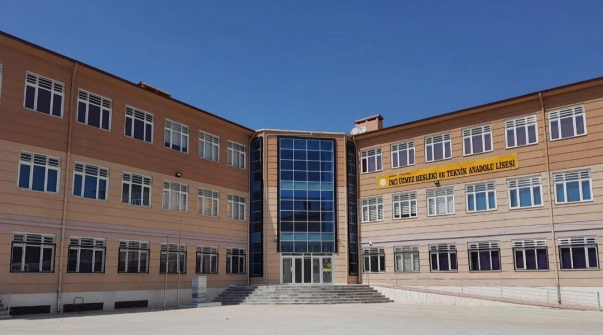 Manisa Turgutlu'da Okul Önünde Silahlı Saldırı Düzenlendi: 4 Öğrenci Yaralandı