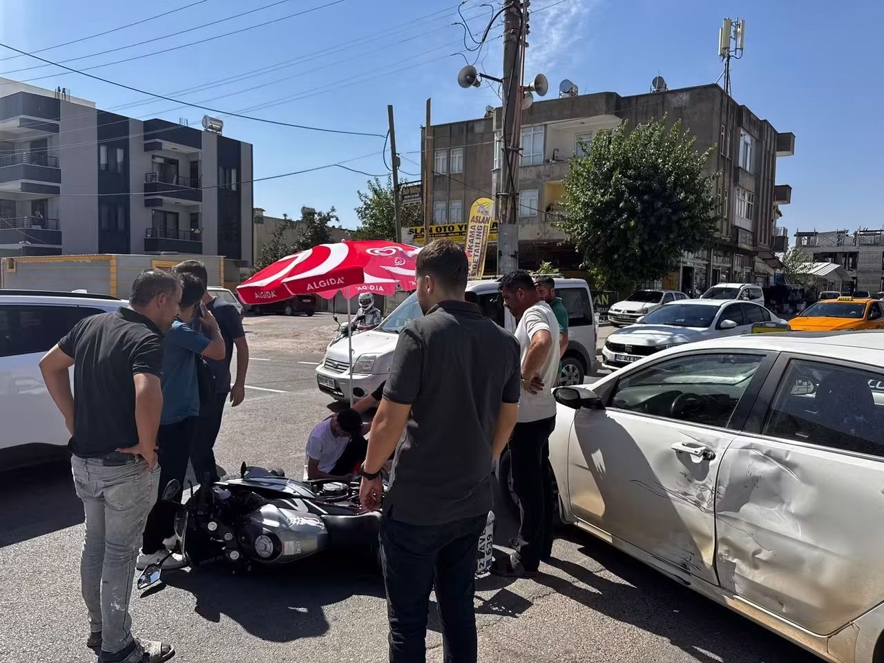 Adıyaman'da Otomobil ile Motosiklet Çarpıştı