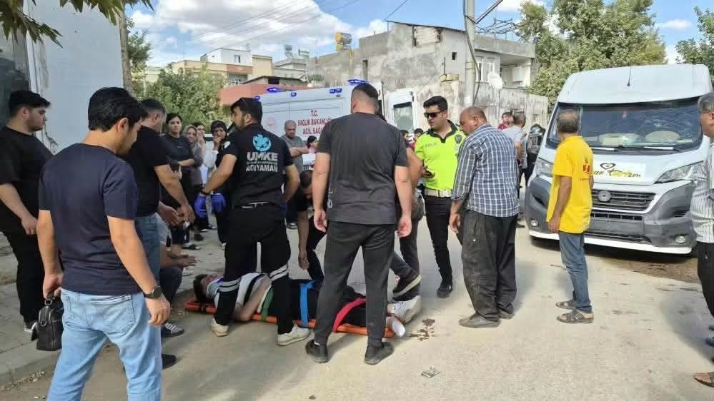 Adıyaman'da Motosiklet ve Servis Aracı Çarpıştı