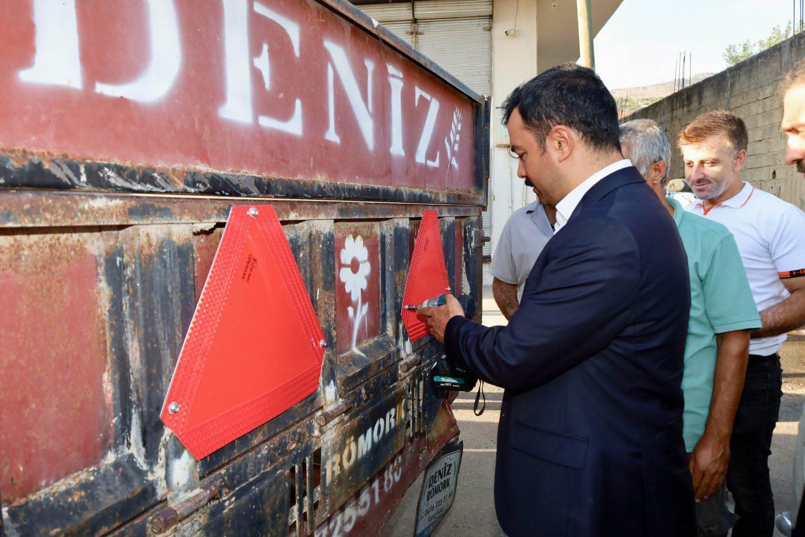 Kahta'da Çiftçilere 800 Traktör Reflektörü Dağıtılacak