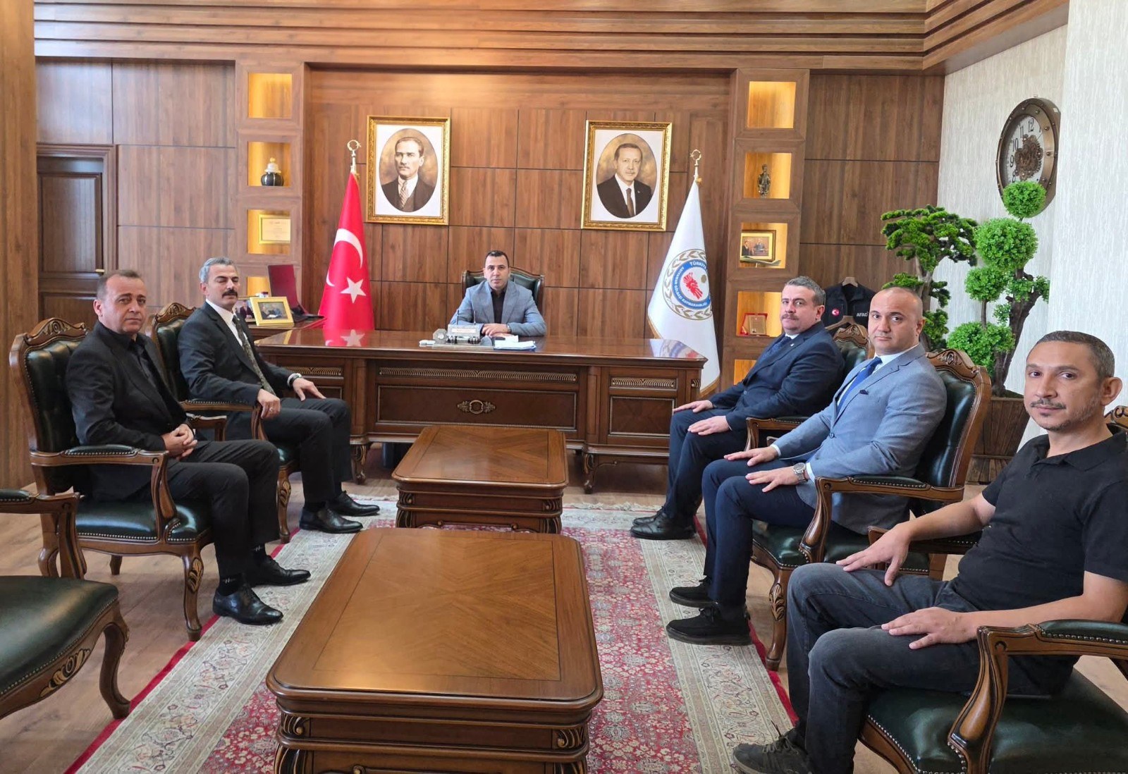 MHP Adıyaman İl Başkanı Önat Gölbaşı Kaymakamı Algın'ı  Ziyaret Etti