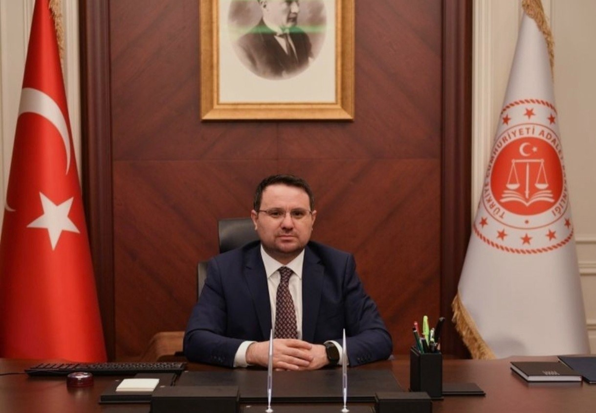 Bakan Gürlek: Sosyal Medyada Kimlik Doğrulama Düzenlemesi Geliyor
