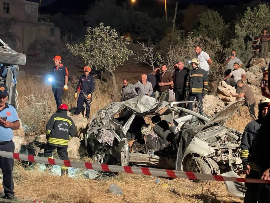 Gaziantep Nurdağı'nda Feci Trafik Kazası: 7 Kişi Hayatını Kaybetti 13 Kişi Yaralandı