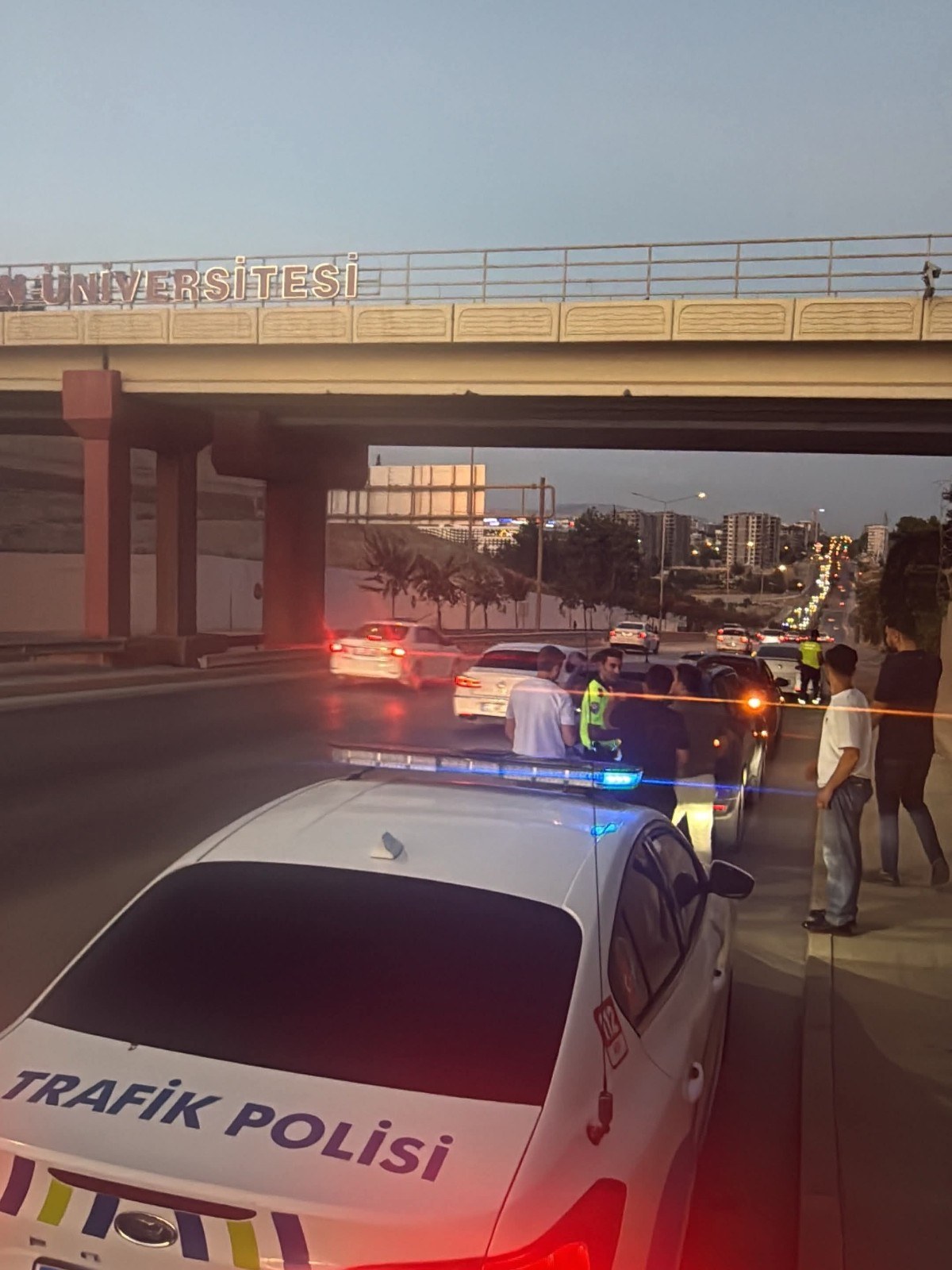 Altınşehir Köprüsü'nde İki Otomobil Çarpıştı