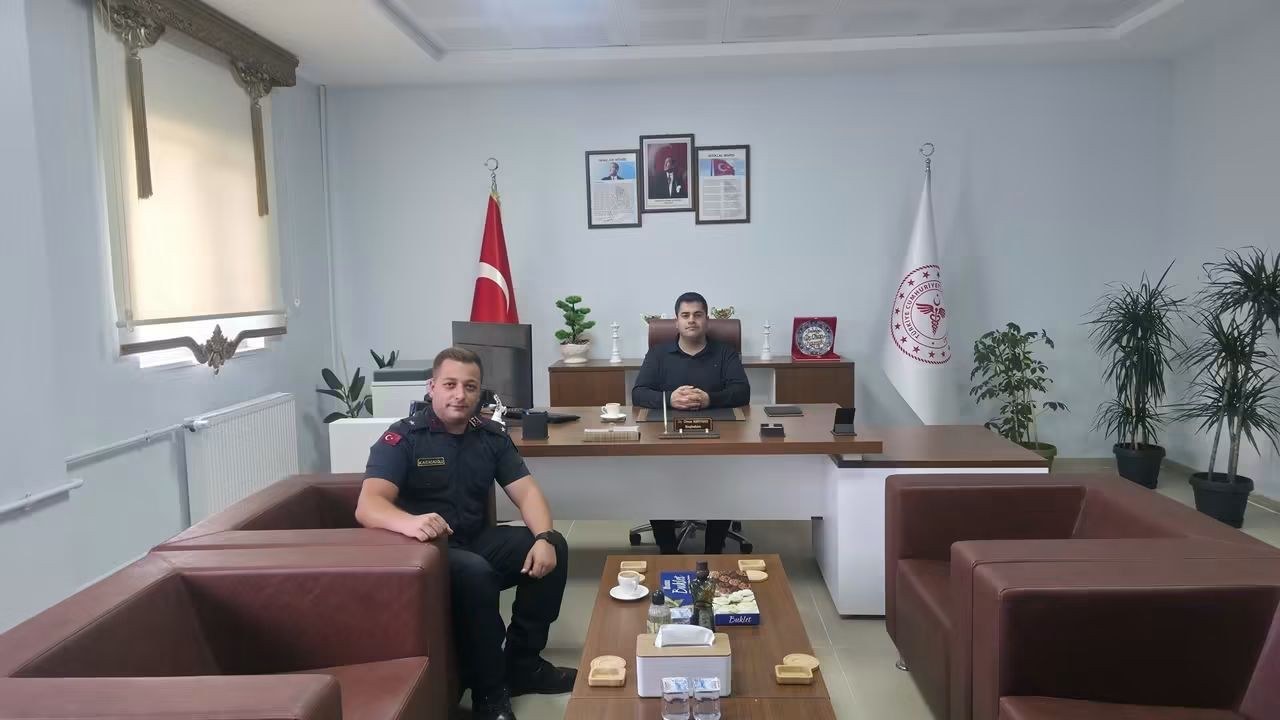 Sincik İlçe Karakol Komutanı Karacaoğlu Sincik Devlet Hastanesi Başhekimi Kaymak'ı  Ziyaret Etti