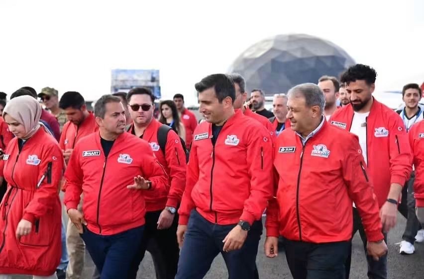 Selçuk Bayraktar ve Şanlıurfa Valisi Hasan Şıldak TEKNOFEST Güneydoğu Öncesi Şanlıurfa'da İncelemede Bulundu