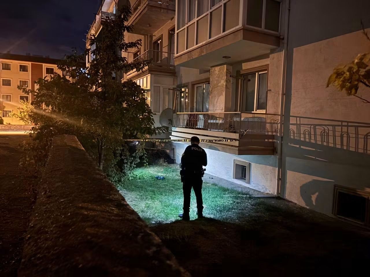 Erzincan'da Dördüncü Kattan Düşen Kadın Hayatını Kaybetti