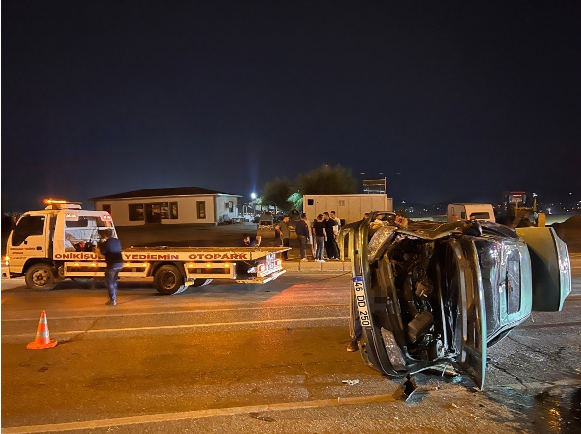 Kahramanmaraş'ta Otomobil Takla Attı 3  Kişi Yaralandı