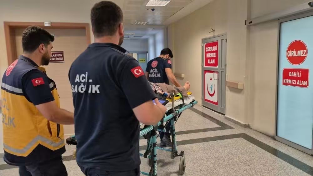 Adıyaman'da Üç Tekerlekli Motosikletin Devrilmesi Sonucu 2 Kişi Yaralandı