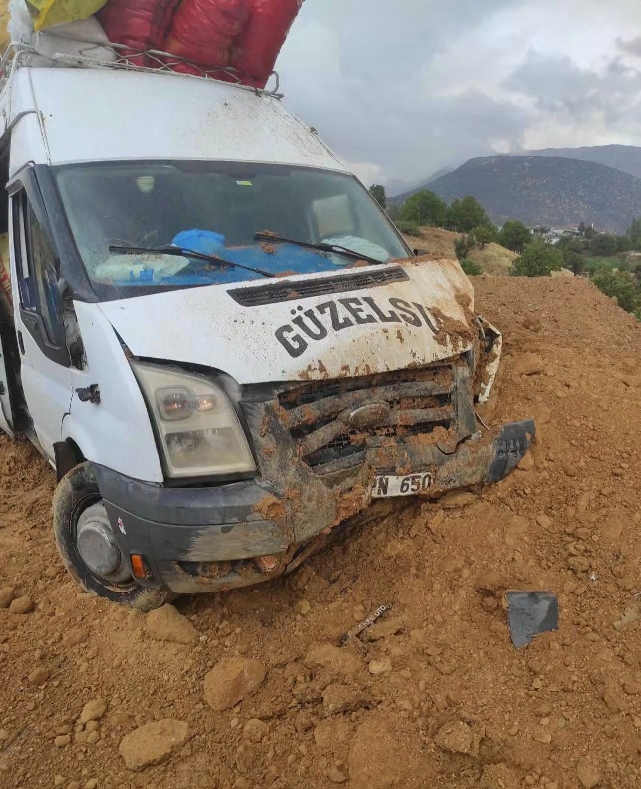 Adıyaman Gerger'de Yolcu Minibüsü Şarampole Yuvarlandı