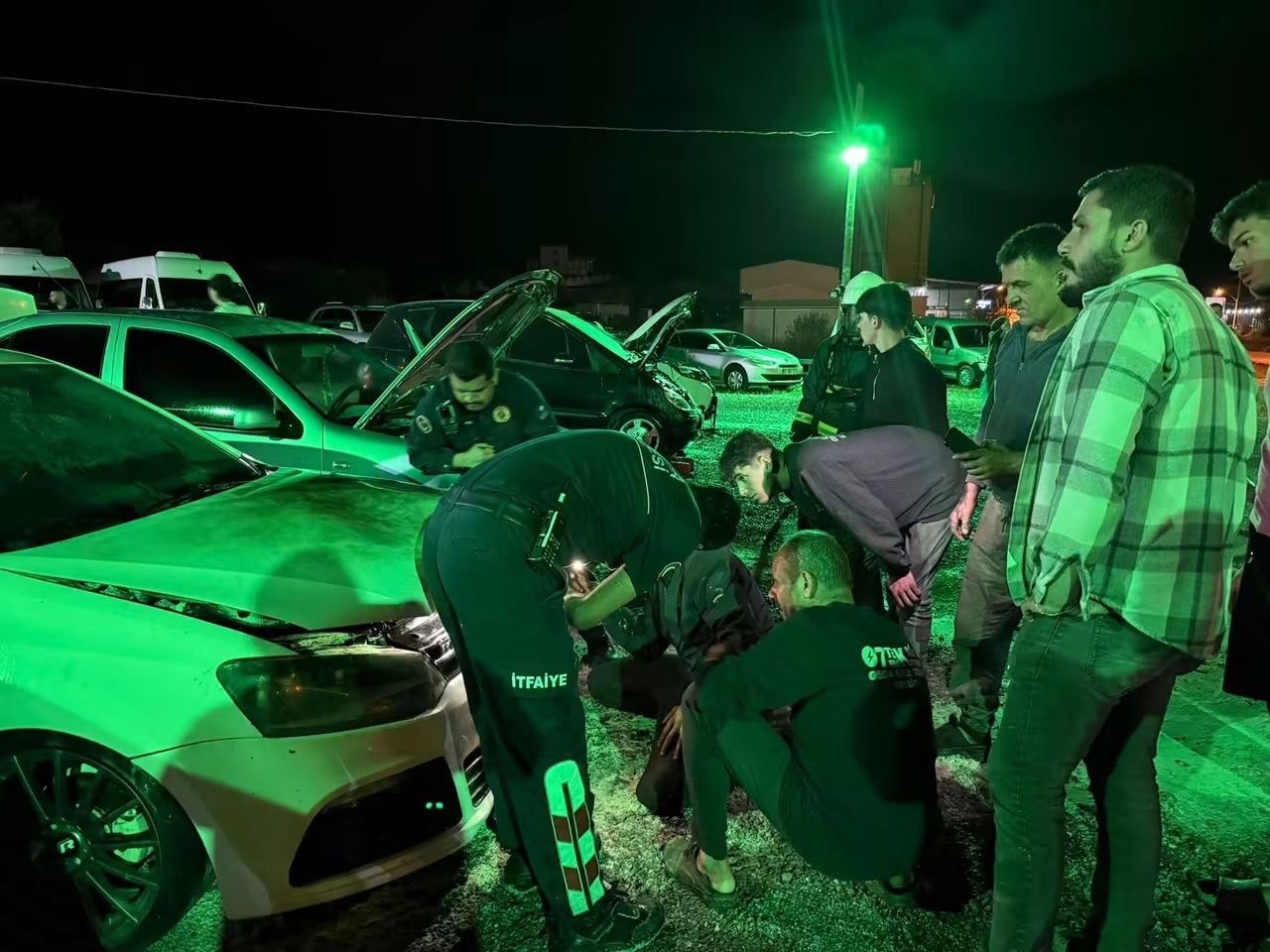 Antalya Serik'te Oto Galeri Kundaklandı: 6 Araç Benzin Dökülerek Yakıldı