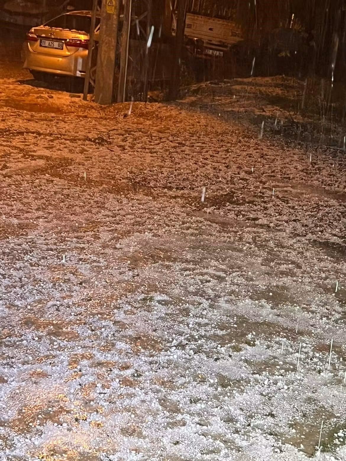 Hatay'da Ceviz Büyüklüğünde Dolu Yağdı