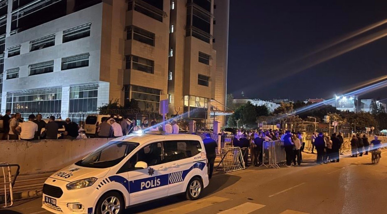 Mersin'de Belediye Başkanları Mahkemeye Sevk Edildi