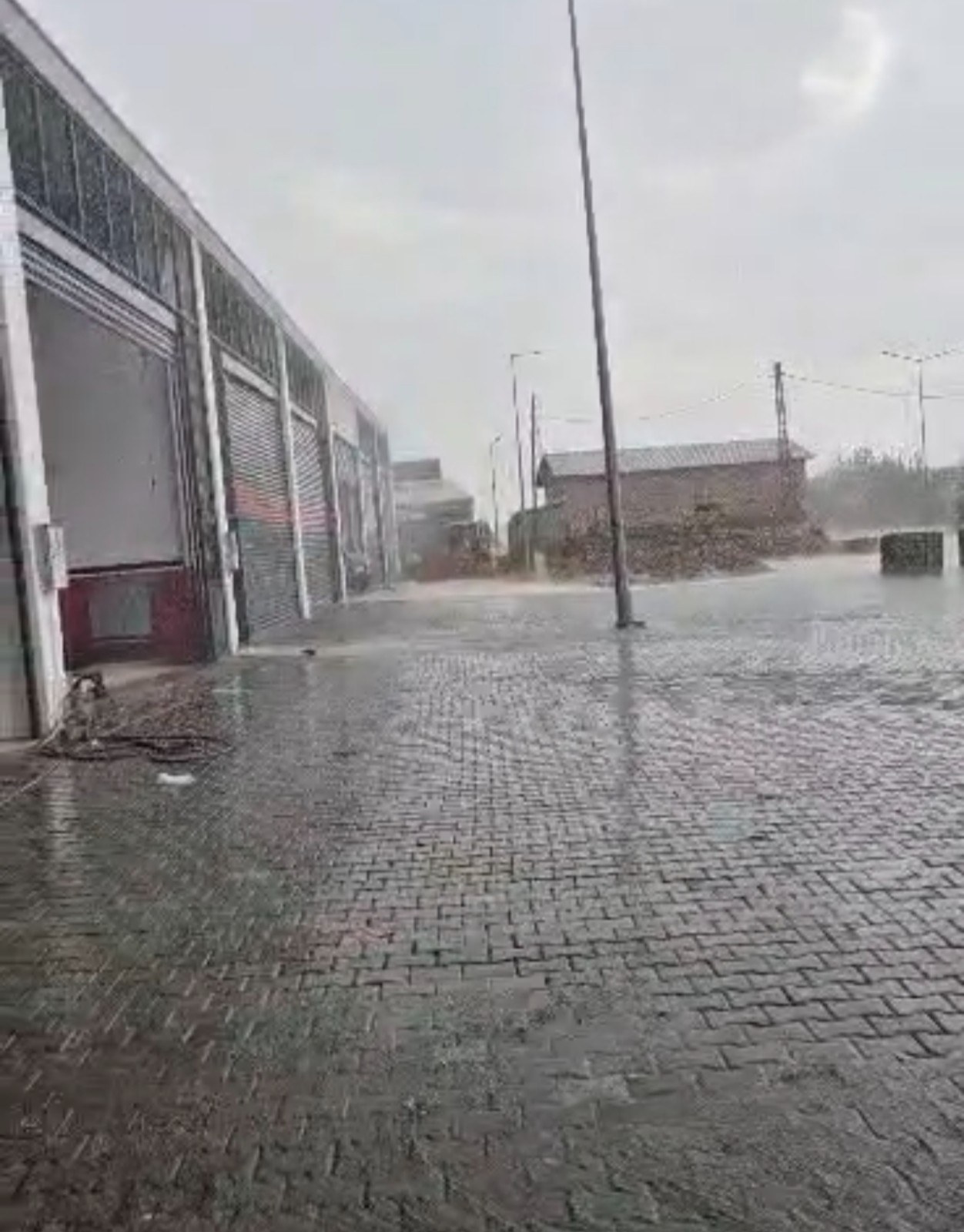 Kahta ilçesinde şiddetli yağmur etkili oluyor