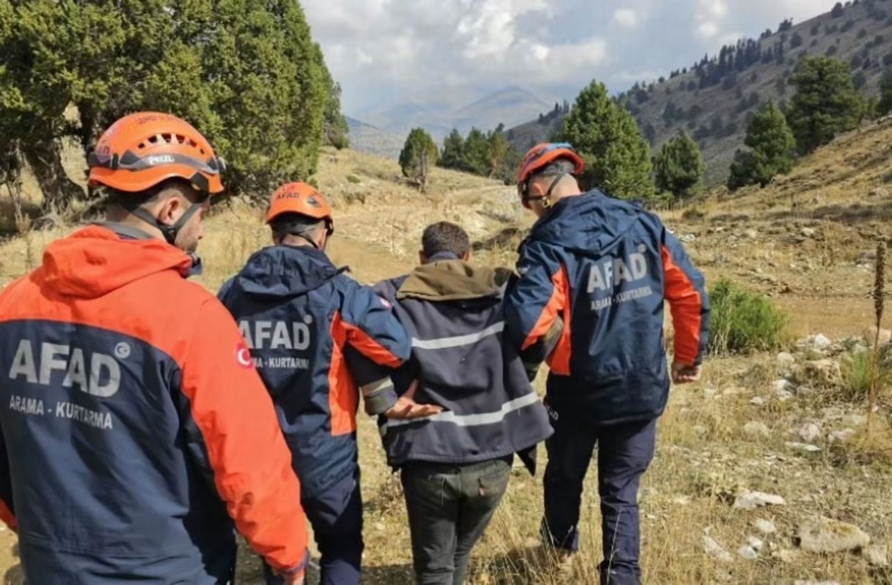 Göksun'da Dağlık Alanda Rahatsızlanan Çobana AFAD Ekipleri Ulaştı