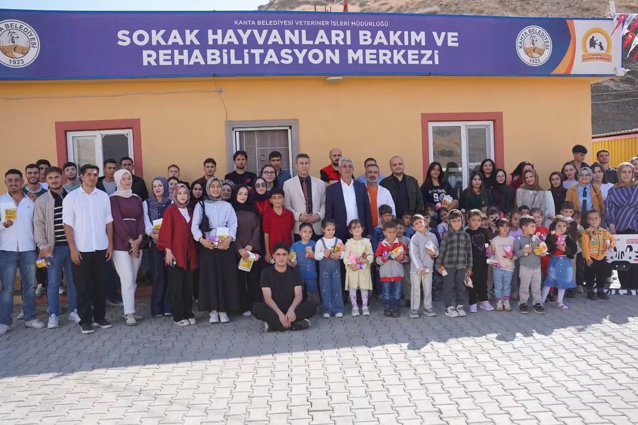 Kahta Belediyesi'nden Hayvanları Koruma Günü Programı Düzenlendi