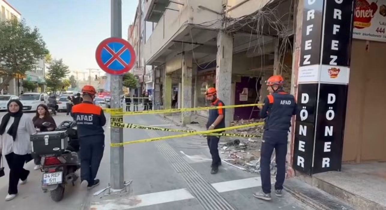 Adıyaman'da Ağır Hasarlı Binada İnceleme Başlatıldı