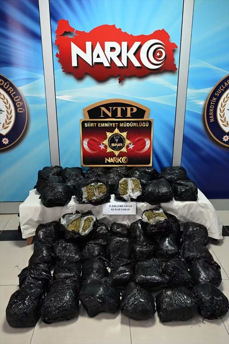 Baykan'da Uyuşturucu Operasyonunda Yaklaşık 52 Kilo Esrar Ele Geçirildi