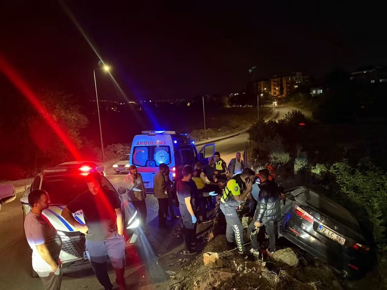 Adıyaman'da Otomobil Dere Yatağına Uçtu