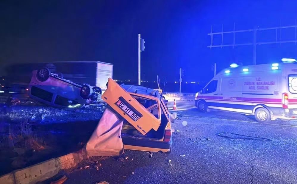 Adıyaman Gölbaşı Karayolunda Trafik Kazası Meydana Geldi: 3'ü Ağır Olmak Üzere 7 Kişi Yaralandı