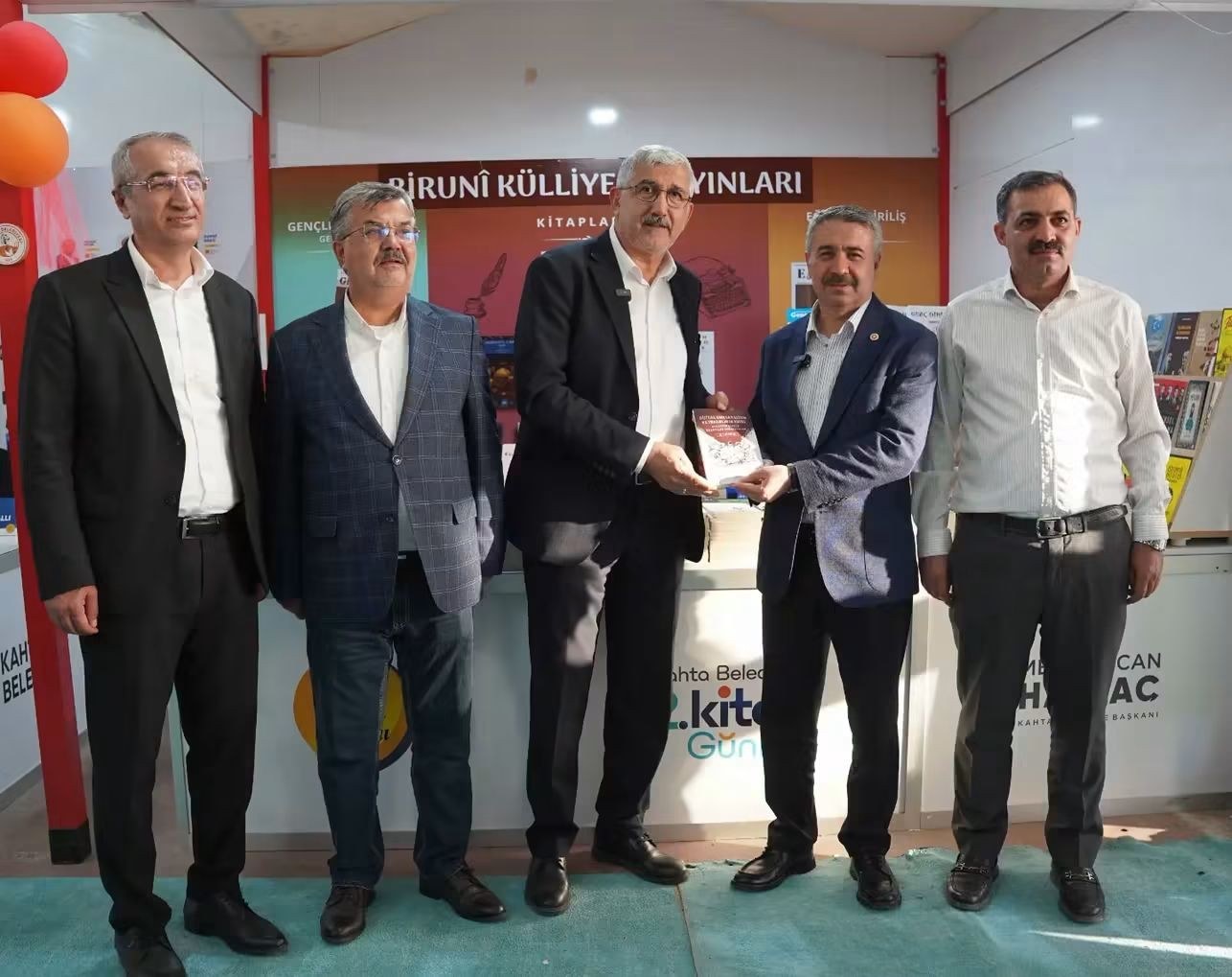 Milletvekili Alkayış ve Beraberindekiler Kâhta 2. Kitap Günleri Fuarını Ziyaret Etti