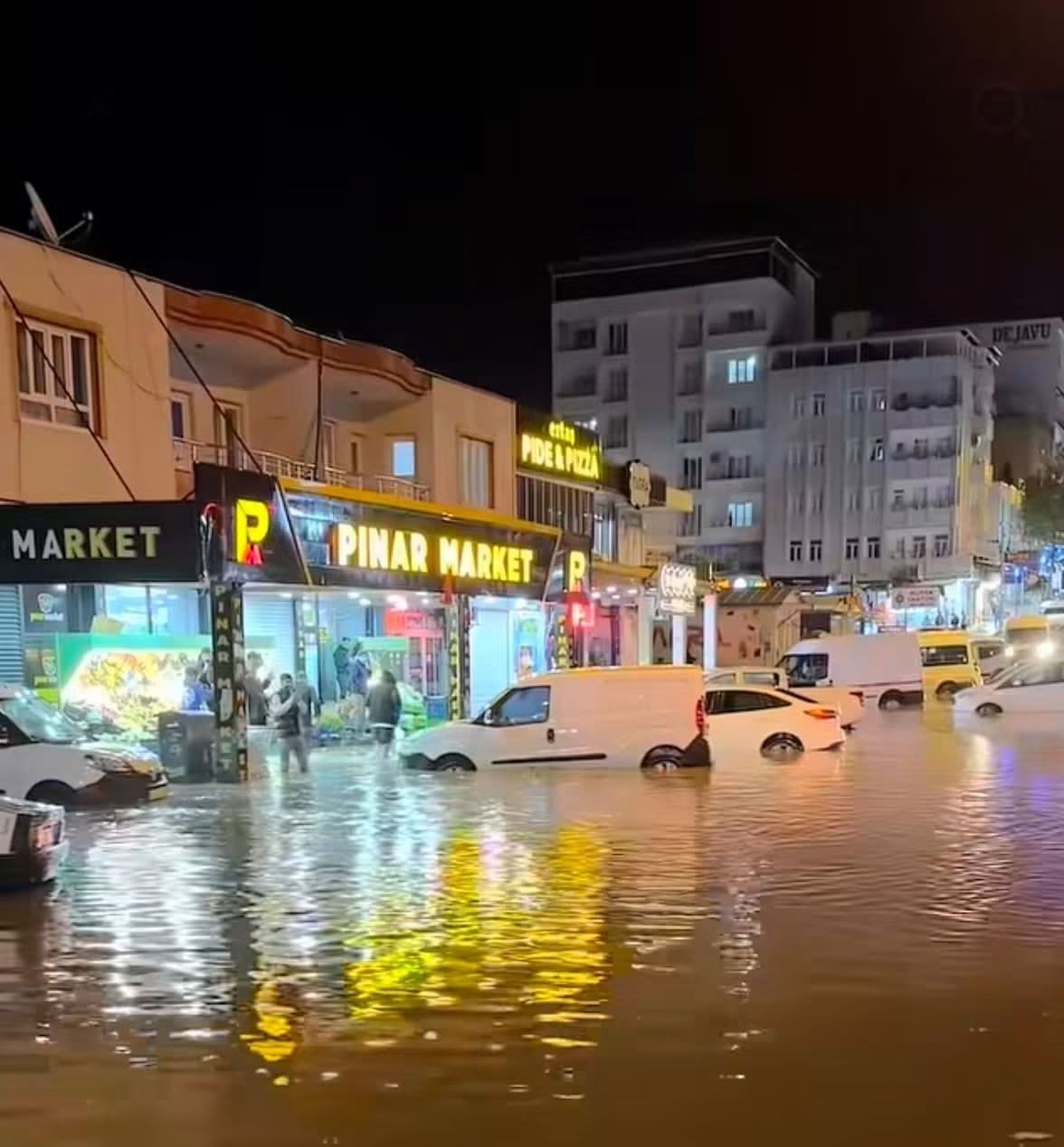 Kahta'da Yaşanan Su Baskınları İçin Vatandaşlar Çözüm Bekliyor