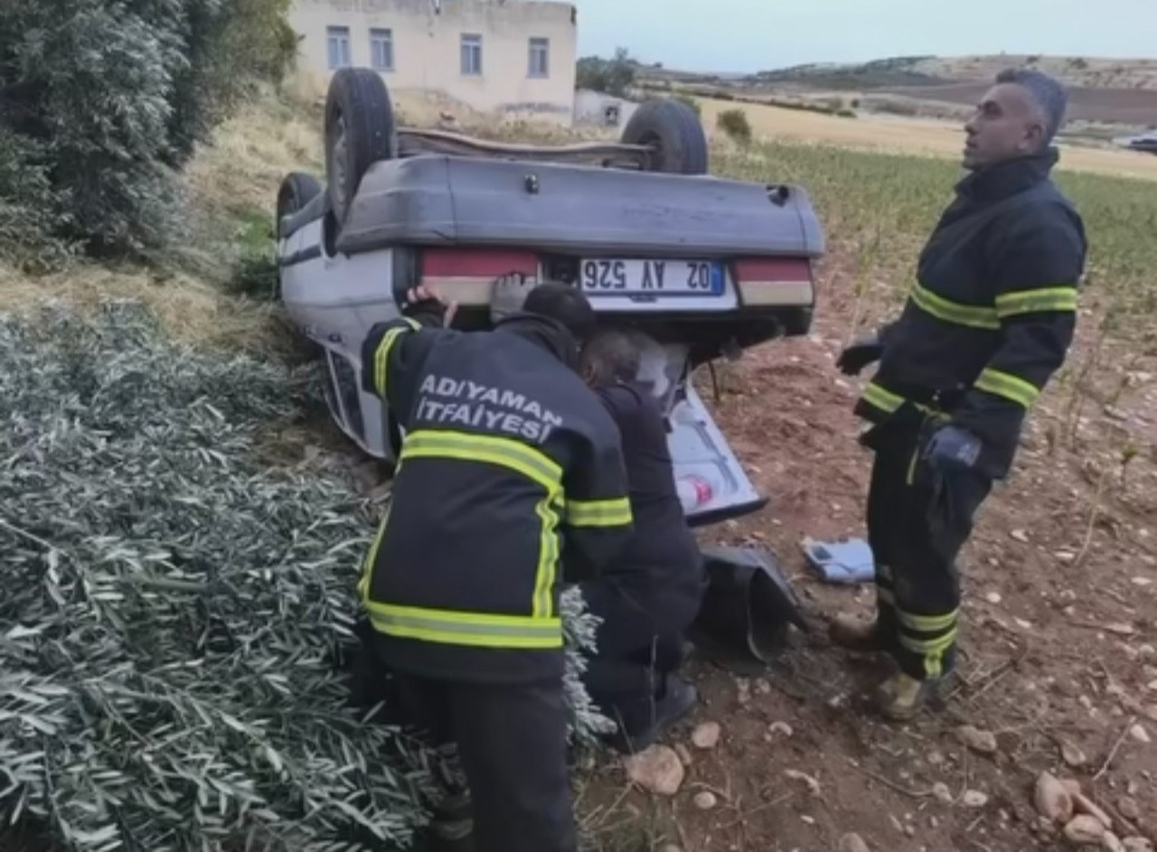 Adıyaman'da Araç Şarampole Devrildi