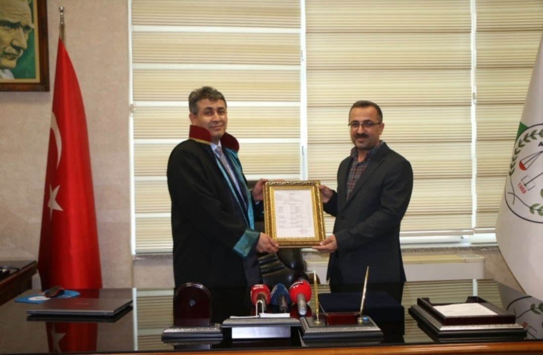 Adıyaman Barosu'nda Yeni Dönem Başladı: Av. Mithat Yaşar Mazbatasını Teslim Aldı